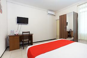 OYO 143 Dukuh Kupang Residence