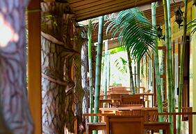 Rhino Land Jungle Lodge