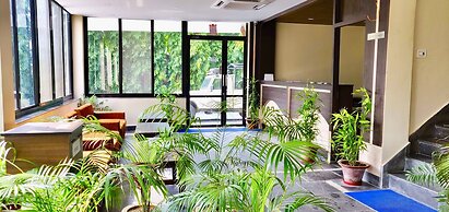 Rhino Land Jungle Lodge