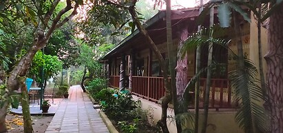 Rhino Land Jungle Lodge