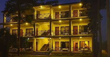 Rhino Land Jungle Lodge