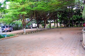 De-b Garden Hotel