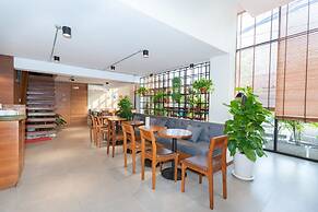 7 Days Premium Hotel