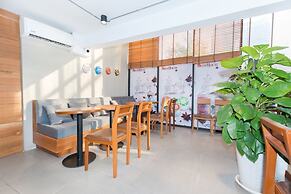 7 Days Premium Hotel