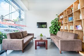 7 Days Premium Hotel