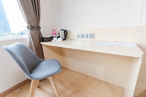 7 Days Premium Hotel