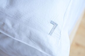 7 Days Premium Hotel