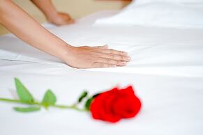 7 Days Premium Hotel