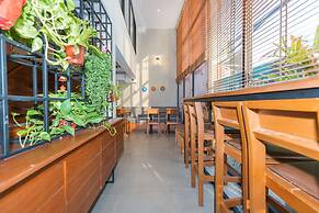 7 Days Premium Hotel