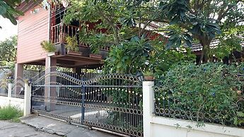 Baan Somboon Guesthouse