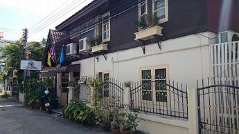 Baan Somboon Guesthouse