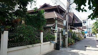 Baan Somboon Guesthouse