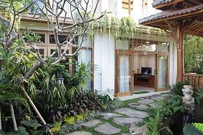 Graha Sandat Villas by Pramana Villas