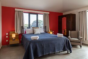 CHROMA Lodge Pikermi