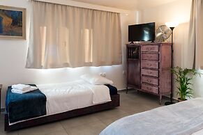 CHROMA Lodge Pikermi