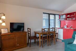 CHROMA Lodge Pikermi