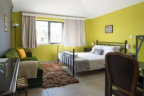 CHROMA Lodge Pikermi