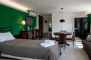 CHROMA Lodge Pikermi