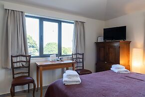 CHROMA Lodge Pikermi