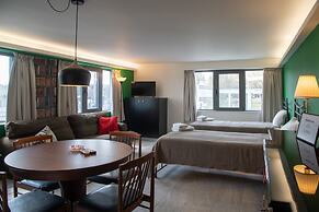 CHROMA Lodge Pikermi