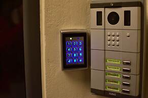 CHROMA Lodge Pikermi