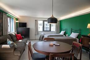 CHROMA Lodge Pikermi