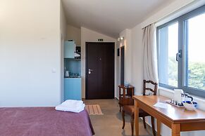 CHROMA Lodge Pikermi