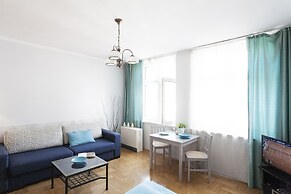 Faust and Mona Lisa Apartments