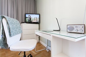 Faust and Mona Lisa Apartments