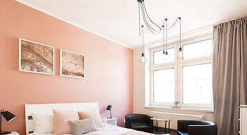 Faust and Mona Lisa Apartments