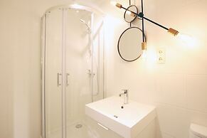 Faust and Mona Lisa Apartments