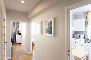 Faust and Mona Lisa Apartments