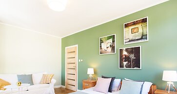 Faust and Mona Lisa Apartments