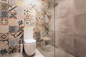 Faust and Mona Lisa Apartments