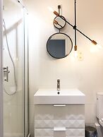 Faust and Mona Lisa Apartments