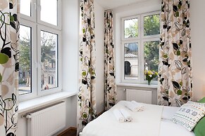 Faust and Mona Lisa Apartments