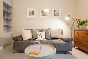 Faust and Mona Lisa Apartments