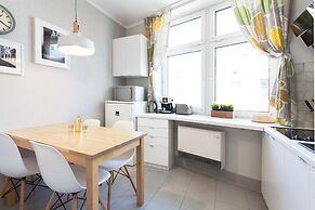 Faust and Mona Lisa Apartments