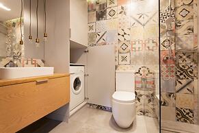 Faust and Mona Lisa Apartments