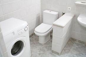 Faust and Mona Lisa Apartments