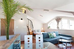 Faust and Mona Lisa Apartments