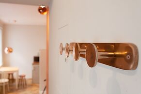 Faust and Mona Lisa Apartments