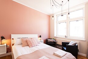 Faust and Mona Lisa Apartments