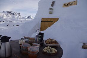 Blacksheep Village Igloo Chamrousse