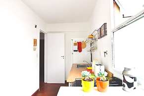 Modern studio with balcony by Sofacama