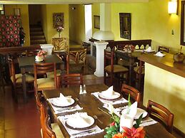 Las Palmeras Inn