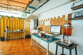 Locomo Hostel OG - Stay Work Eat