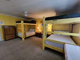 Inn the Clouds Hostel & Inn