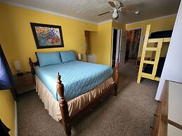 Inn the Clouds Hostel & Inn