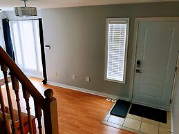 Entire 3 Bedroom Townhouse in Markham